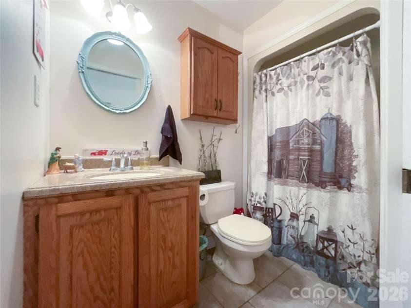 7200 Nesbit Road, Waxhaw, NC 28173.  MLS# CAR4360179, YatesRealty ID 15654. Primary bath