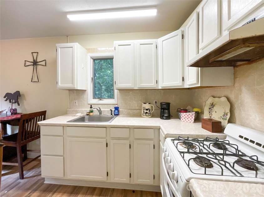 7200 Nesbit Road, Waxhaw, NC 28173.  MLS# CAR4360179, YatesRealty ID 15654. Second living quarters kitchen