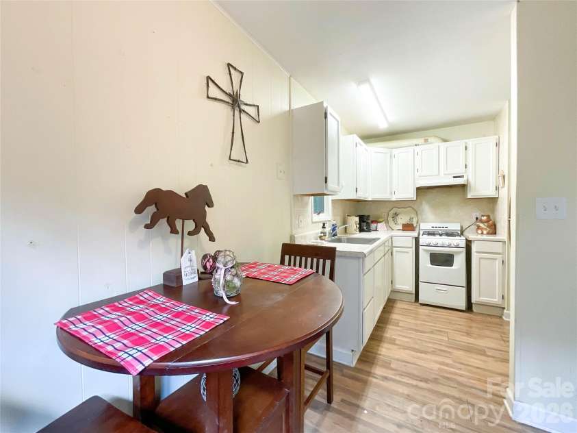 7200 Nesbit Road, Waxhaw, NC 28173.  MLS# CAR4360179, YatesRealty ID 15654. Second living quarters kitchen and dining