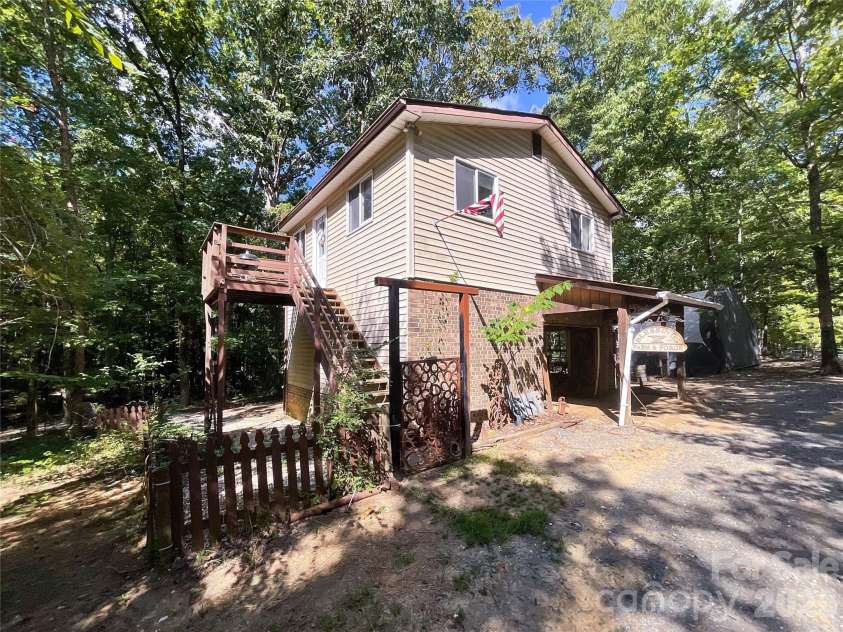 7200 Nesbit Road, Waxhaw, NC 28173.  MLS# CAR4360179, YatesRealty ID 15654. Workshop with second living quarter above