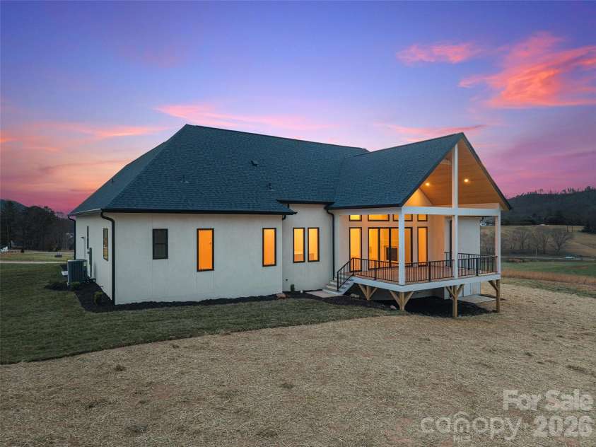 140 Golden Pasture Drive, Fletcher, NC 28732.  MLS# CAR4357245, YatesRealty ID 15655. 