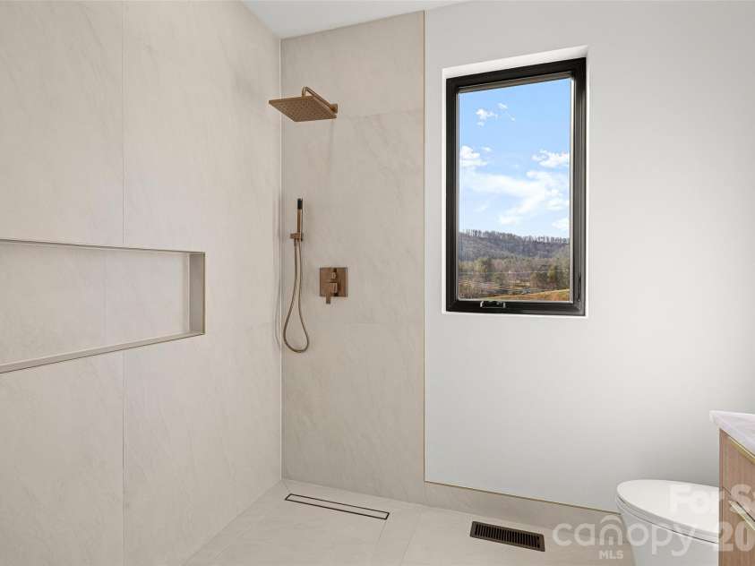 140 Golden Pasture Drive, Fletcher, NC 28732.  MLS# CAR4357245, YatesRealty ID 15655. 