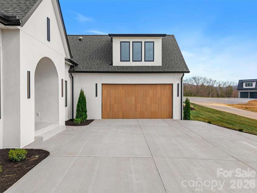 140 Golden Pasture Drive, Fletcher, NC 28732.  MLS# CAR4357245, YatesRealty ID 15655. 