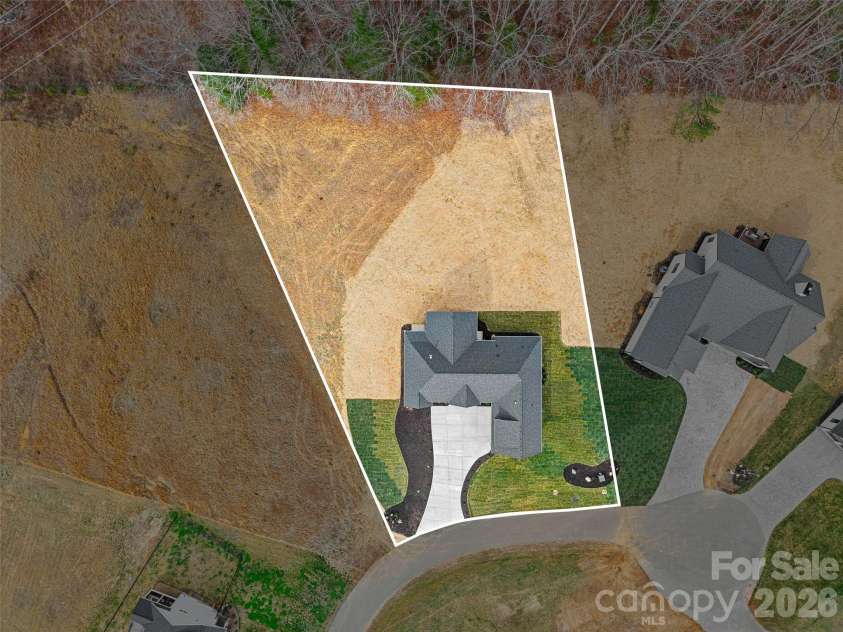 140 Golden Pasture Drive, Fletcher, NC 28732.  MLS# CAR4357245, YatesRealty ID 15655. 