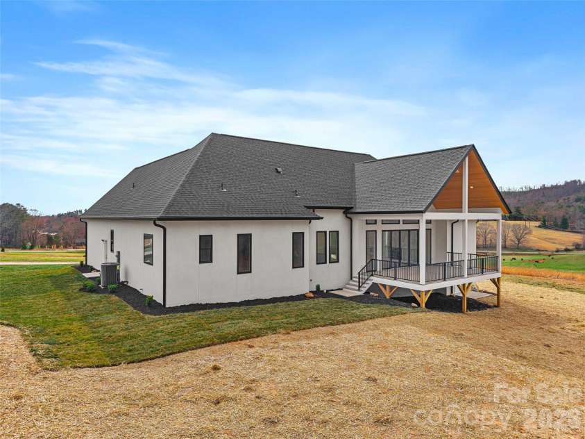 140 Golden Pasture Drive, Fletcher, NC 28732.  MLS# CAR4357245, YatesRealty ID 15655. 