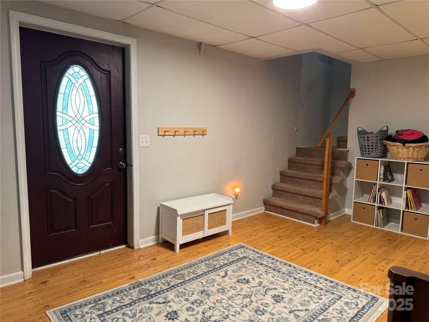 506 Greenbriar Drive, West Jefferson, NC 28694.  MLS# CAR4253689, YatesRealty ID 15655. Family room/sitting area with downstairs laundry nook