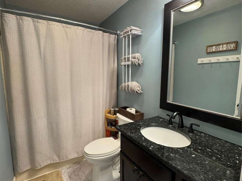 506 Greenbriar Drive, West Jefferson, NC 28694.  MLS# CAR4253689, YatesRealty ID 15655. Full bathroom