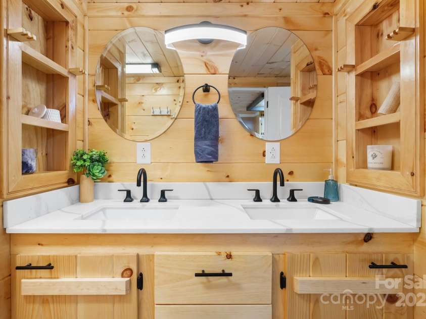 116 Hill Street, Morganton, NC 28655.  MLS# CAR4262720, YatesRealty ID 15656. Dual Sinks