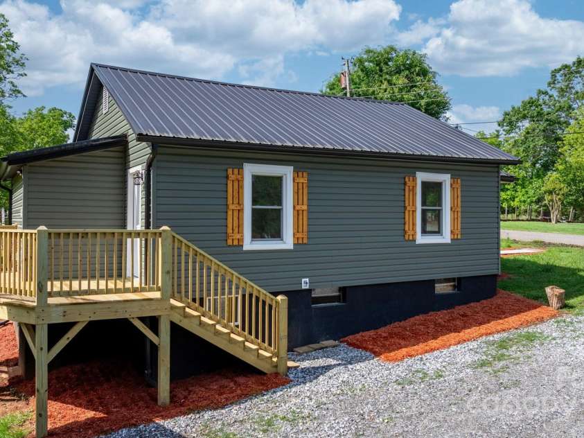 116 Hill Street, Morganton, NC 28655.  MLS# CAR4262720, YatesRealty ID 15656. Front and back entry from driveway