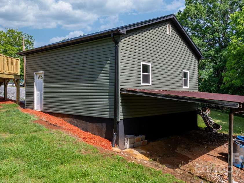 116 Hill Street, Morganton, NC 28655.  MLS# CAR4262720, YatesRealty ID 15656. Pole shed behind Dbl. garage