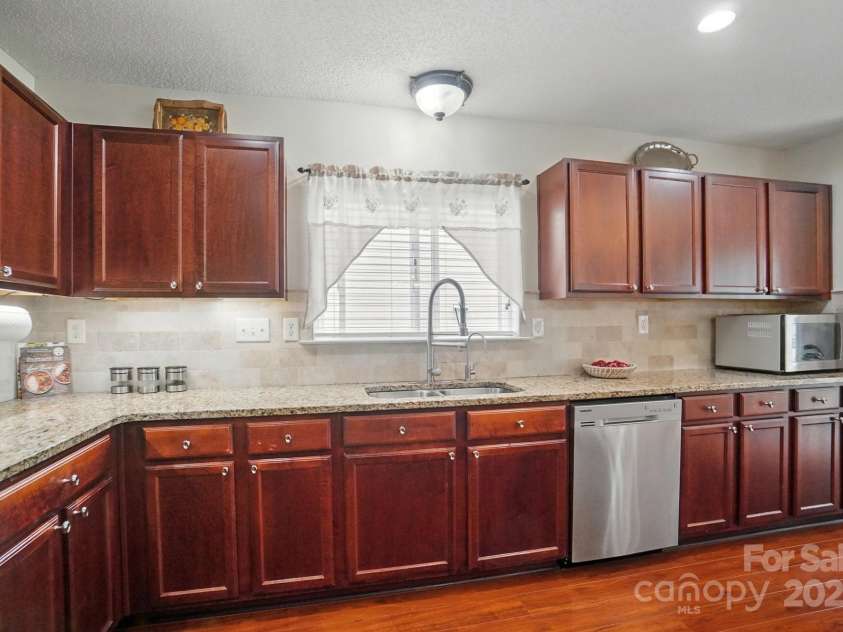 512 Nanny Point Drive, Monroe, NC 28110.  MLS# CAR4260981, YatesRealty ID 15657. 