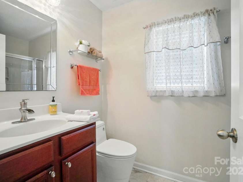 512 Nanny Point Drive, Monroe, NC 28110.  MLS# CAR4260981, YatesRealty ID 15657. Full bath on main floor