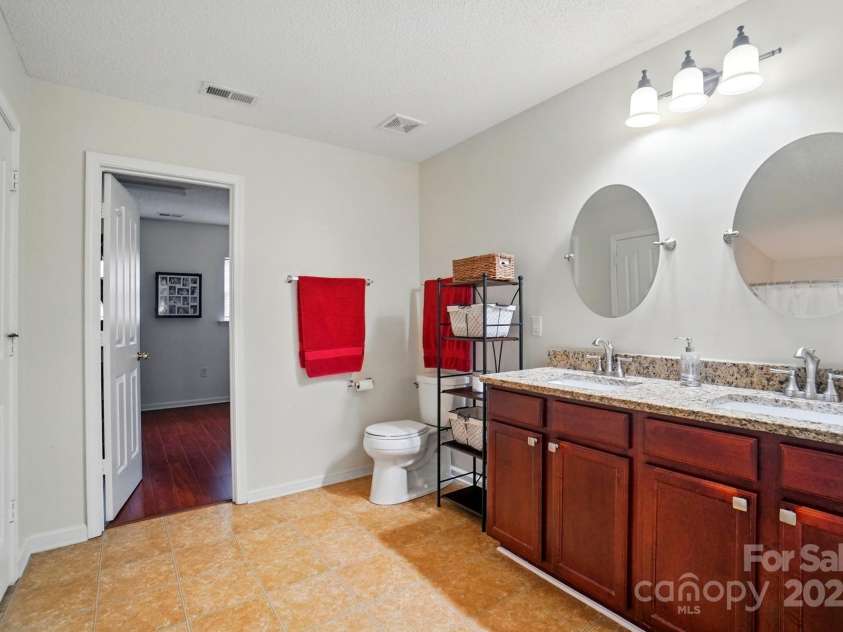 512 Nanny Point Drive, Monroe, NC 28110.  MLS# CAR4260981, YatesRealty ID 15657. Main suite bathroom