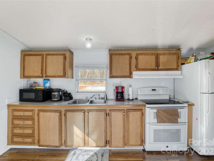 130 Delinda Drive, Rockwell, NC 28138.  MLS# CAR4235974, YatesRealty ID 15658. KITCHEN