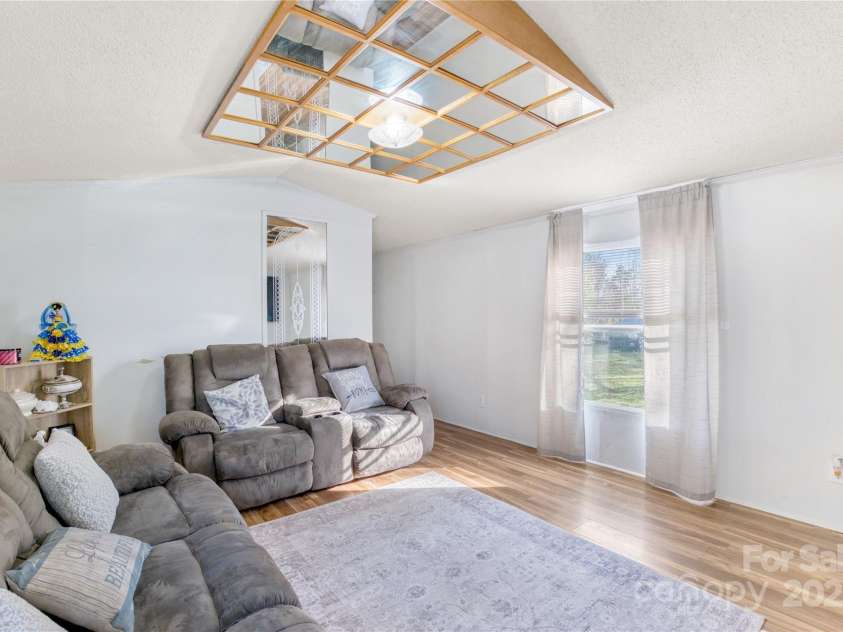 130 Delinda Drive, Rockwell, NC 28138.  MLS# CAR4235974, YatesRealty ID 15658. LIVING ROOM