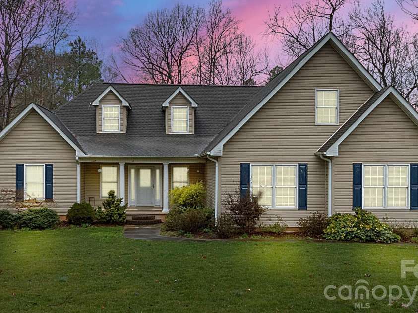 2853 Wimbledon Drive, Gastonia, NC 28056.  MLS# CAR4349832, YatesRealty ID 15659. 
