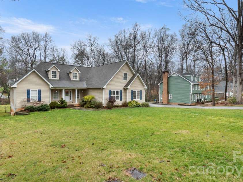 2853 Wimbledon Drive, Gastonia, NC 28056.  MLS# CAR4349832, YatesRealty ID 15659. 