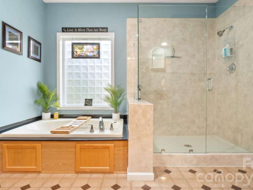 2853 Wimbledon Drive, Gastonia, NC 28056.  MLS# CAR4349832, YatesRealty ID 15659. 