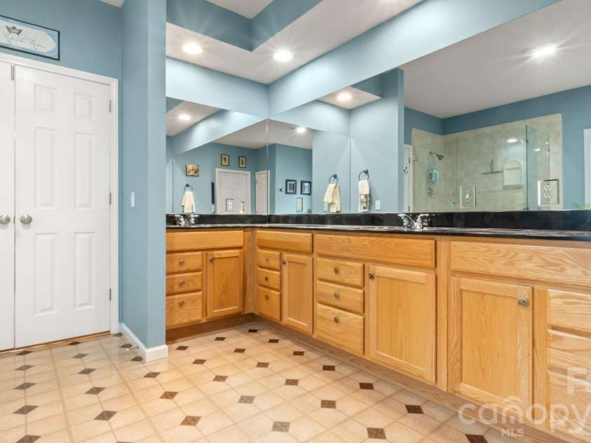 2853 Wimbledon Drive, Gastonia, NC 28056.  MLS# CAR4349832, YatesRealty ID 15659. 