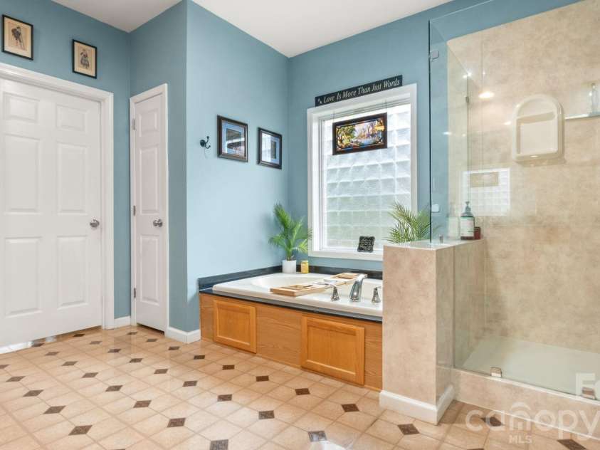 2853 Wimbledon Drive, Gastonia, NC 28056.  MLS# CAR4349832, YatesRealty ID 15659. 