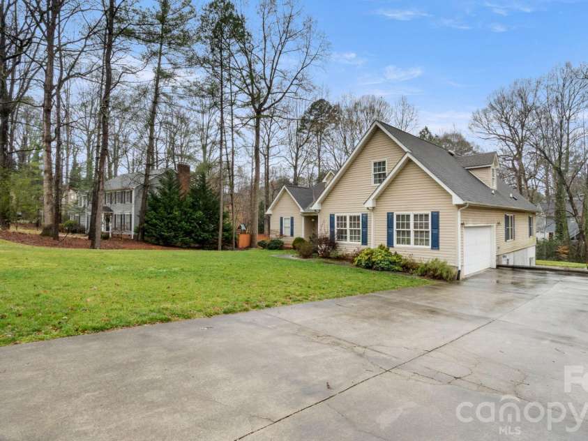2853 Wimbledon Drive, Gastonia, NC 28056.  MLS# CAR4349832, YatesRealty ID 15659. 