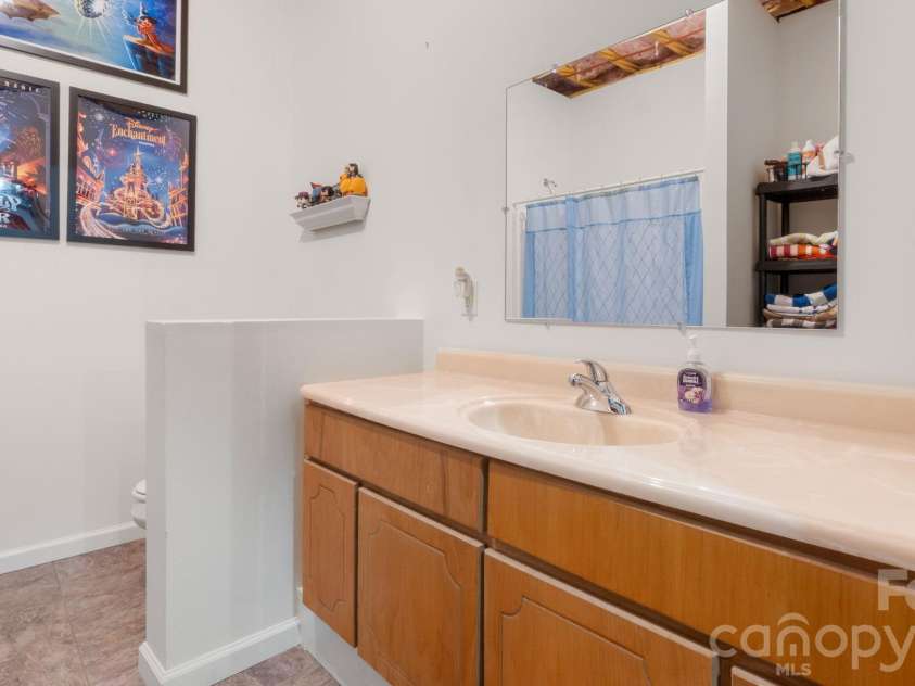 2853 Wimbledon Drive, Gastonia, NC 28056.  MLS# CAR4349832, YatesRealty ID 15659. Basement full Bath
