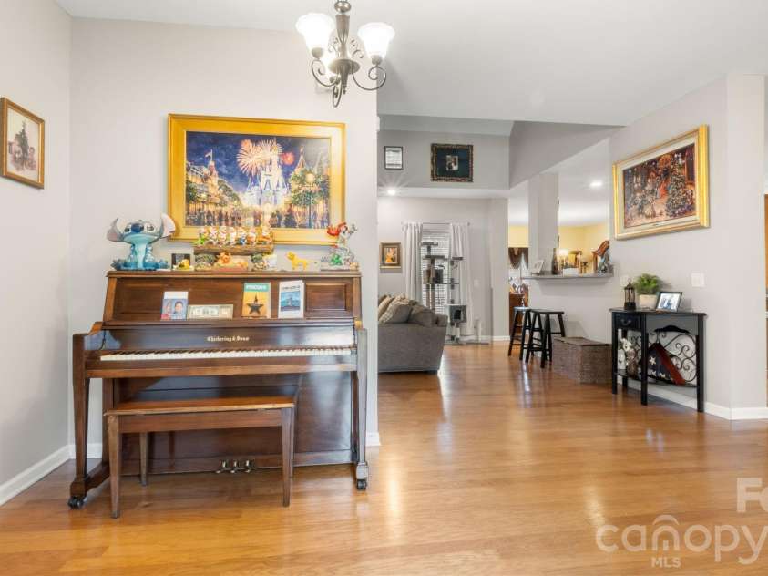 2853 Wimbledon Drive, Gastonia, NC 28056.  MLS# CAR4349832, YatesRealty ID 15659. Entry Foyer
