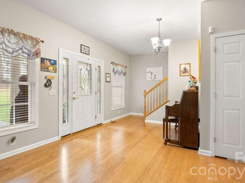2853 Wimbledon Drive, Gastonia, NC 28056.  MLS# CAR4349832, YatesRealty ID 15659. Entry Foyer