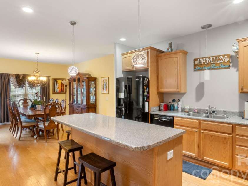 2853 Wimbledon Drive, Gastonia, NC 28056.  MLS# CAR4349832, YatesRealty ID 15659. Spacious Kitchen