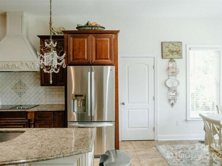 4642 King Crowder Drive, Gastonia, NC 28052.  MLS# CAR4147869, YatesRealty ID 1566. Kitchen/eat in breakfast room