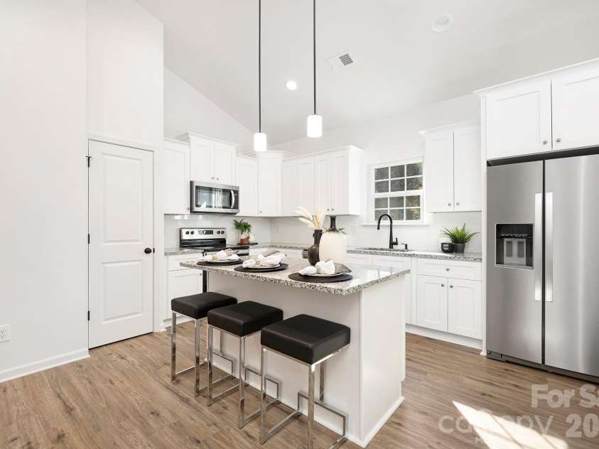5537 Datha Avenue, Charlotte, NC 28269.  MLS# CAR4365662, YatesRealty ID 15660. Representation