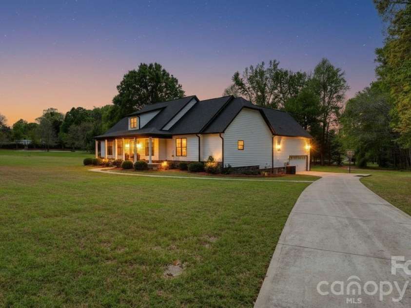 1775 Enochville Road, Kannapolis, NC 28081.  MLS# CAR4343374, YatesRealty ID 15662. 