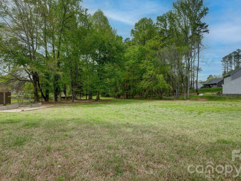 1775 Enochville Road, Kannapolis, NC 28081.  MLS# CAR4343374, YatesRealty ID 15662. 