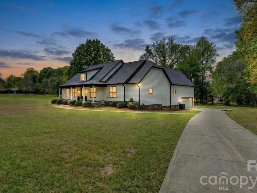1775 Enochville Road, Kannapolis, NC 28081.  MLS# CAR4343374, YatesRealty ID 15662. 