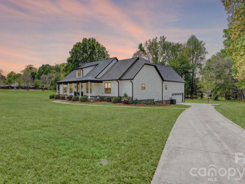 1775 Enochville Road, Kannapolis, NC 28081.  MLS# CAR4343374, YatesRealty ID 15662. 