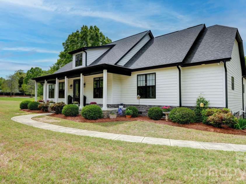 1775 Enochville Road, Kannapolis, NC 28081.  MLS# CAR4343374, YatesRealty ID 15662. 