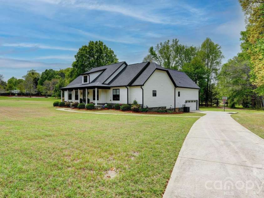 1775 Enochville Road, Kannapolis, NC 28081.  MLS# CAR4343374, YatesRealty ID 15662. 