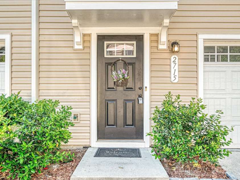 2715 Sydney Overlook Lane, Charlotte, NC 28269.  MLS# CAR4254763, YatesRealty ID 15662. 