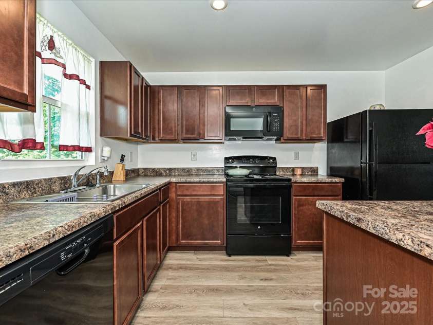 2715 Sydney Overlook Lane, Charlotte, NC 28269.  MLS# CAR4254763, YatesRealty ID 15662. 