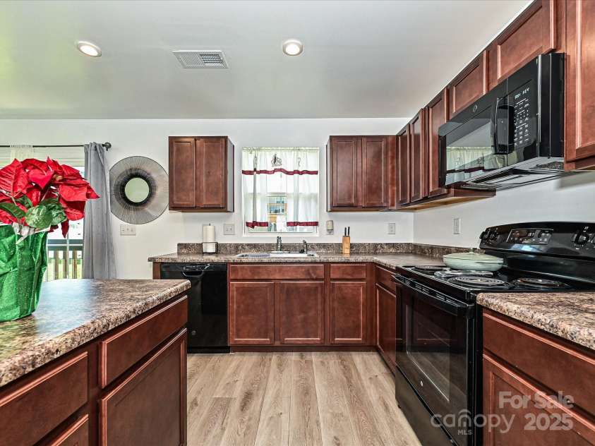 2715 Sydney Overlook Lane, Charlotte, NC 28269.  MLS# CAR4254763, YatesRealty ID 15662. 