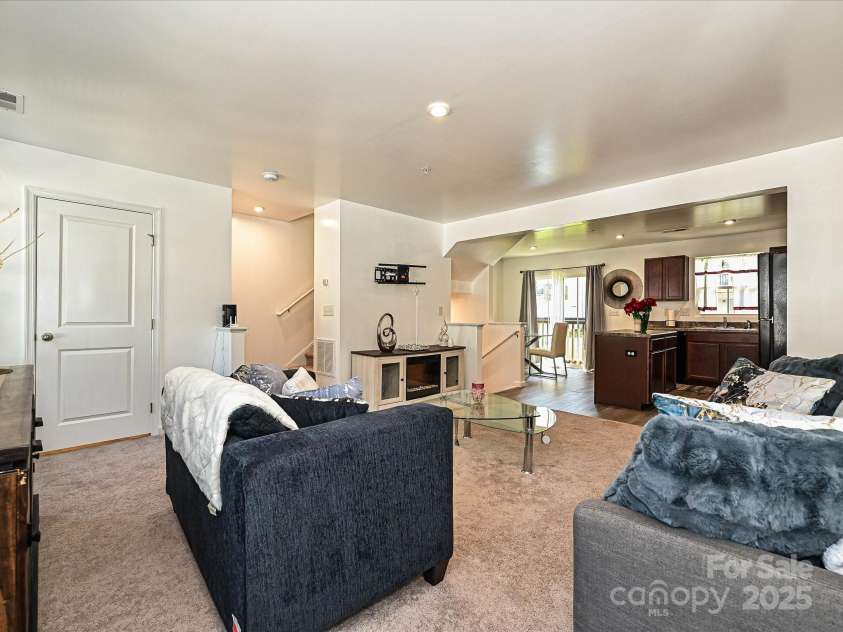 2715 Sydney Overlook Lane, Charlotte, NC 28269.  MLS# CAR4254763, YatesRealty ID 15662. 