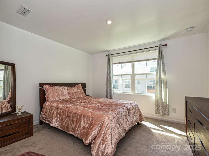 2715 Sydney Overlook Lane, Charlotte, NC 28269.  MLS# CAR4254763, YatesRealty ID 15662. 