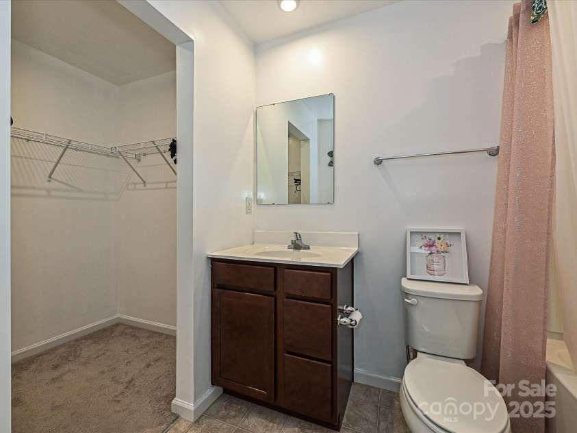 2715 Sydney Overlook Lane, Charlotte, NC 28269.  MLS# CAR4254763, YatesRealty ID 15662. 