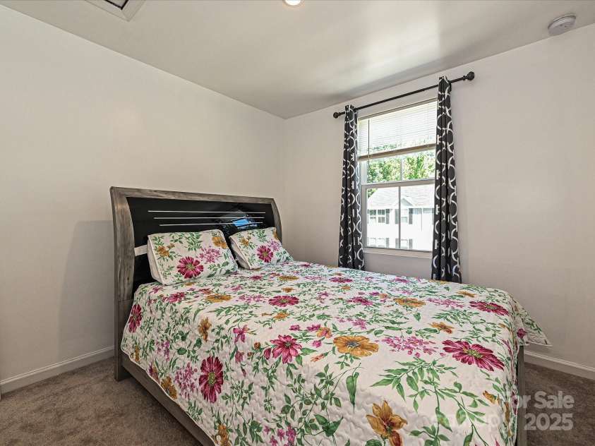 2715 Sydney Overlook Lane, Charlotte, NC 28269.  MLS# CAR4254763, YatesRealty ID 15662. 