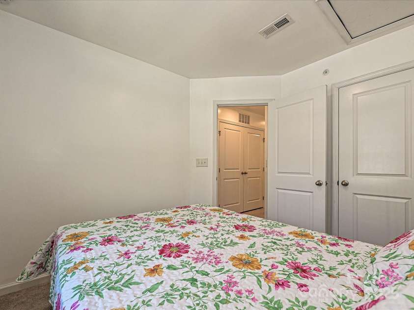 2715 Sydney Overlook Lane, Charlotte, NC 28269.  MLS# CAR4254763, YatesRealty ID 15662. 