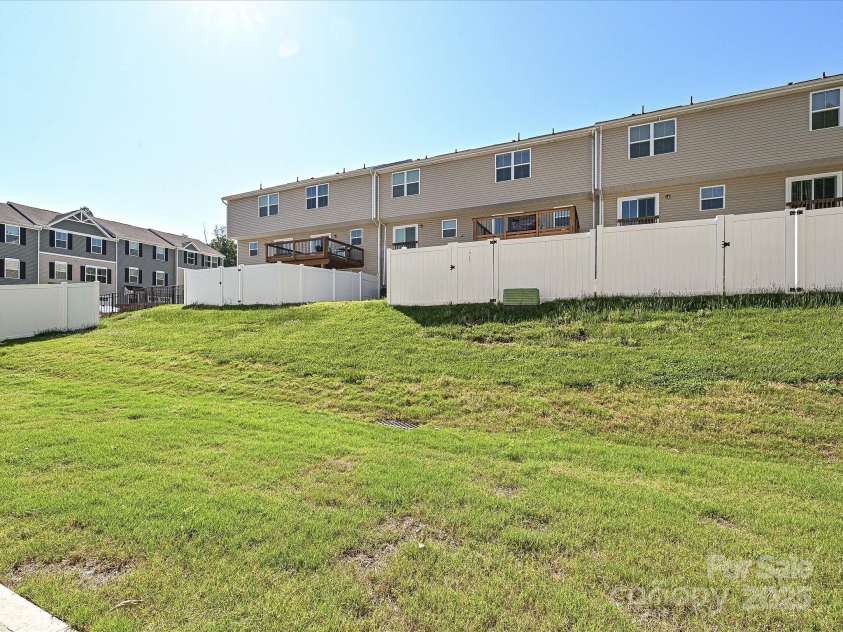 2715 Sydney Overlook Lane, Charlotte, NC 28269.  MLS# CAR4254763, YatesRealty ID 15662. 