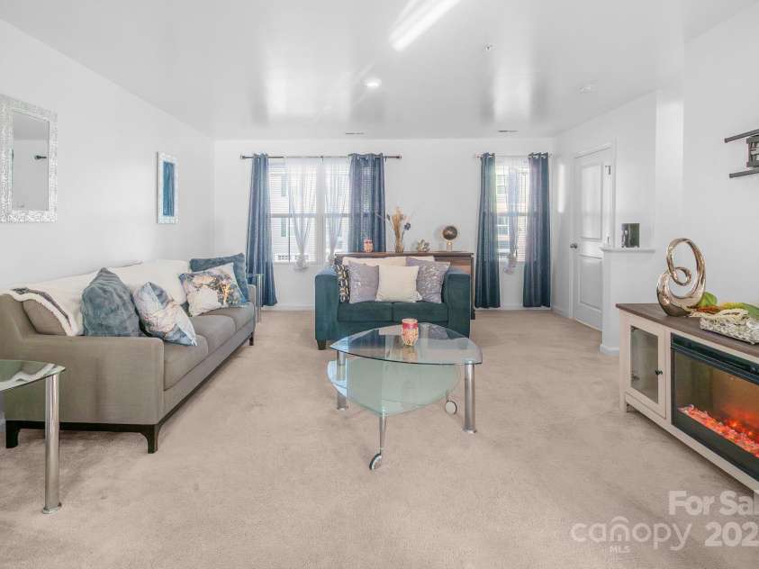 2715 Sydney Overlook Lane, Charlotte, NC 28269.  MLS# CAR4320371, YatesRealty ID 15662. 