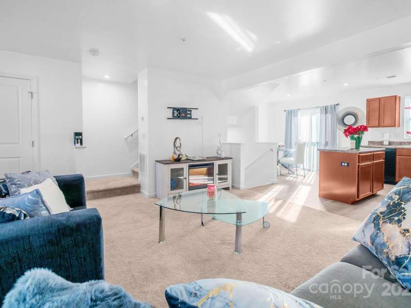 2715 Sydney Overlook Lane, Charlotte, NC 28269.  MLS# CAR4320371, YatesRealty ID 15662. 