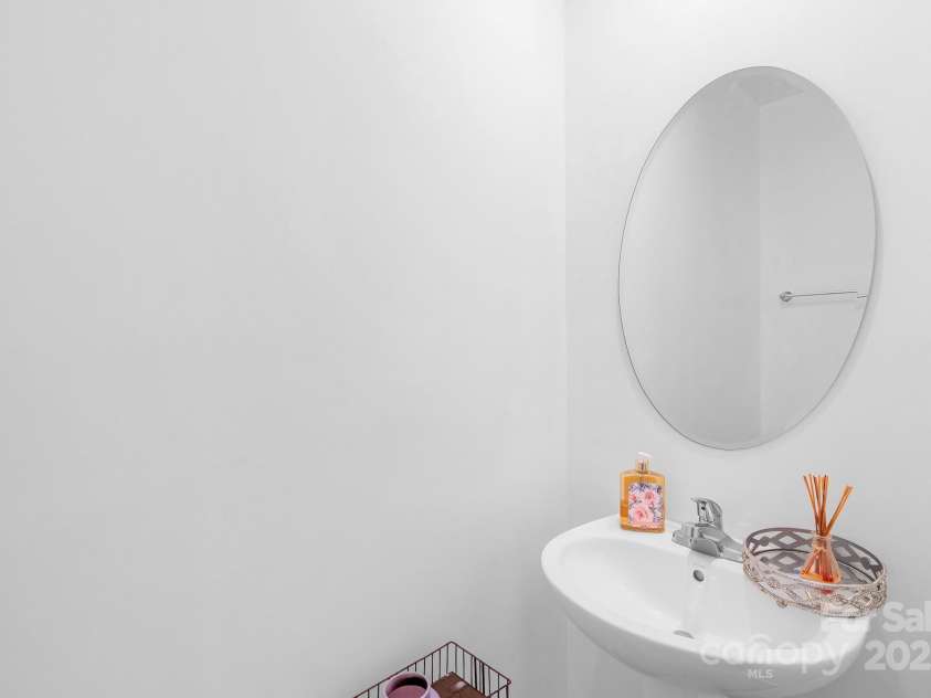 2715 Sydney Overlook Lane, Charlotte, NC 28269.  MLS# CAR4320371, YatesRealty ID 15662. 