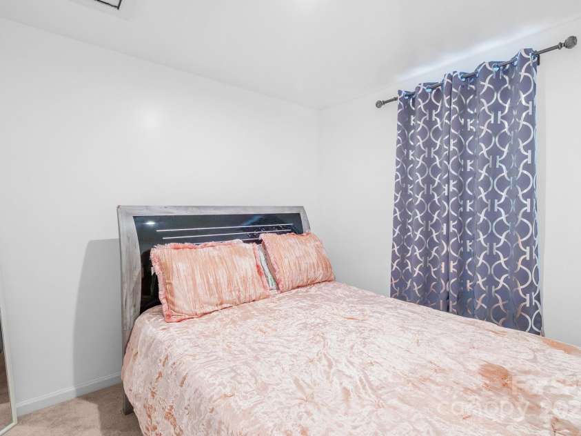 2715 Sydney Overlook Lane, Charlotte, NC 28269.  MLS# CAR4320371, YatesRealty ID 15662. 